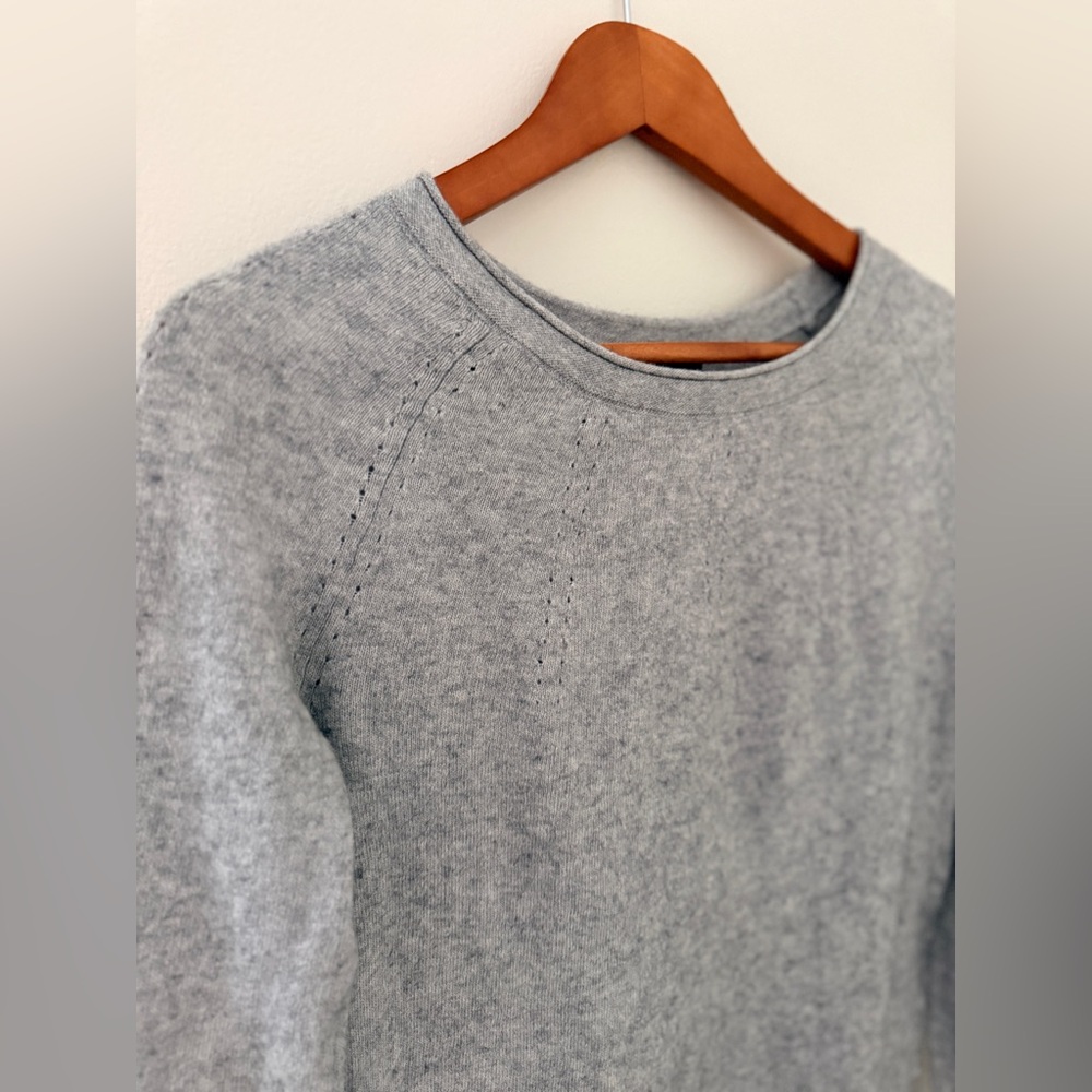 Banana Republic Fine Italian Merino Wool Sweater - Medium